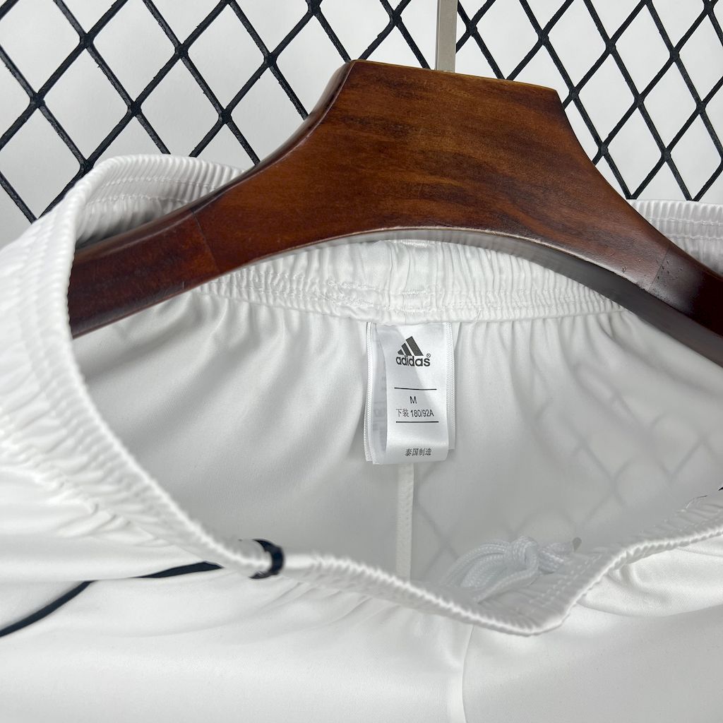 Manchester United Shorts 25/26 Home White Football Kit product image 2