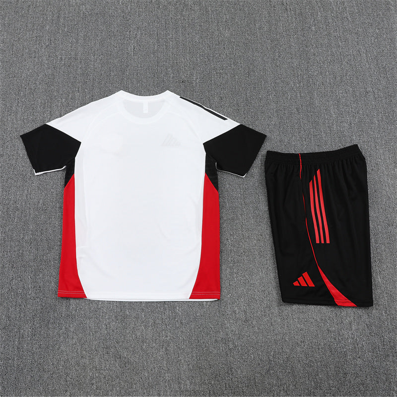 Manchester United Training Tracksuits 25/26 Football Kit product image 3