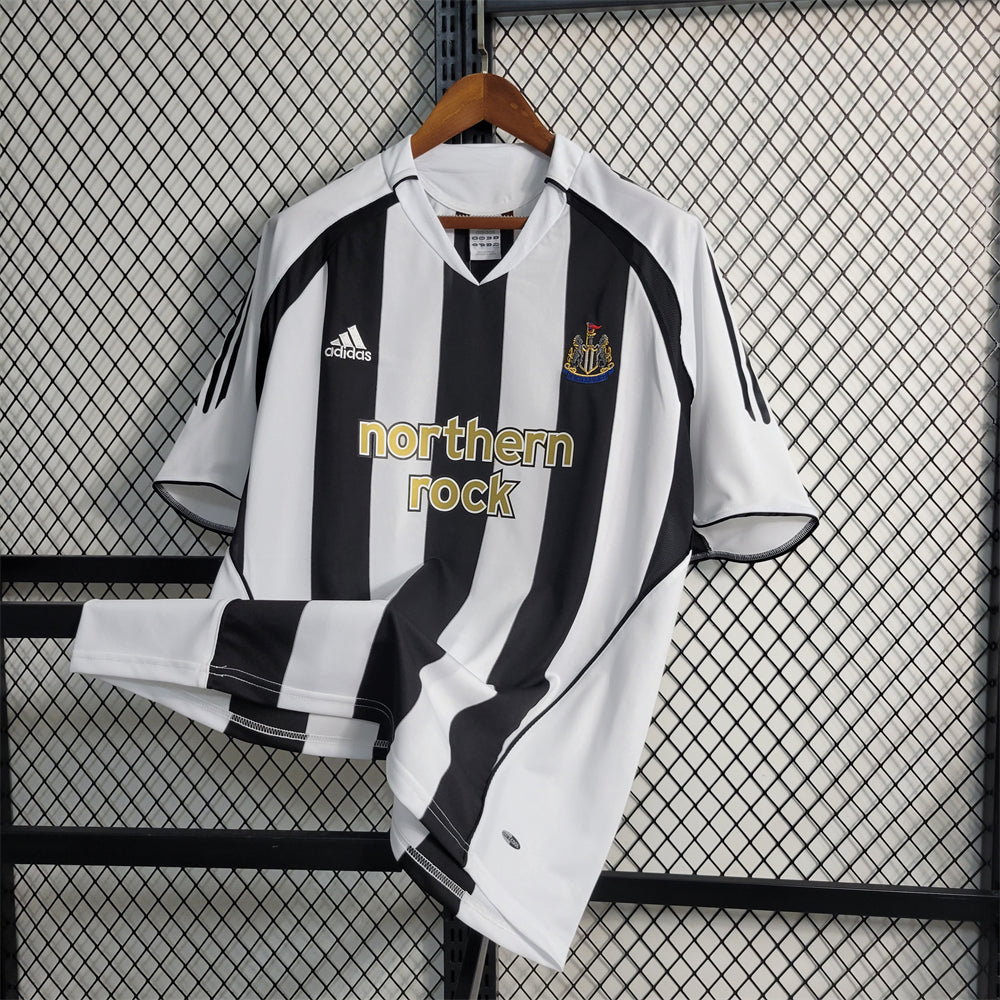 Retro Newcastle United Jersey 2005-07 Home Football Kit product image 2