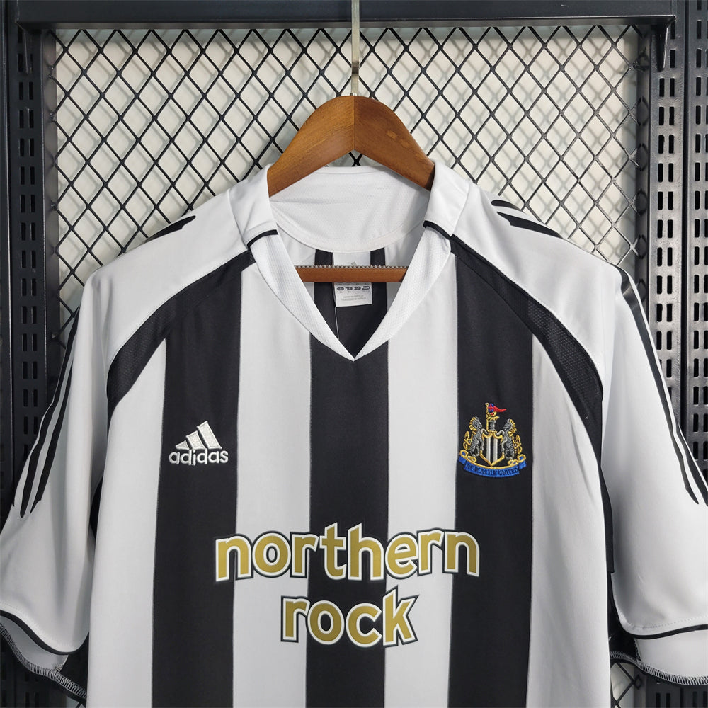 Retro Newcastle United Jersey 2005-07 Home Football Kit product image 5