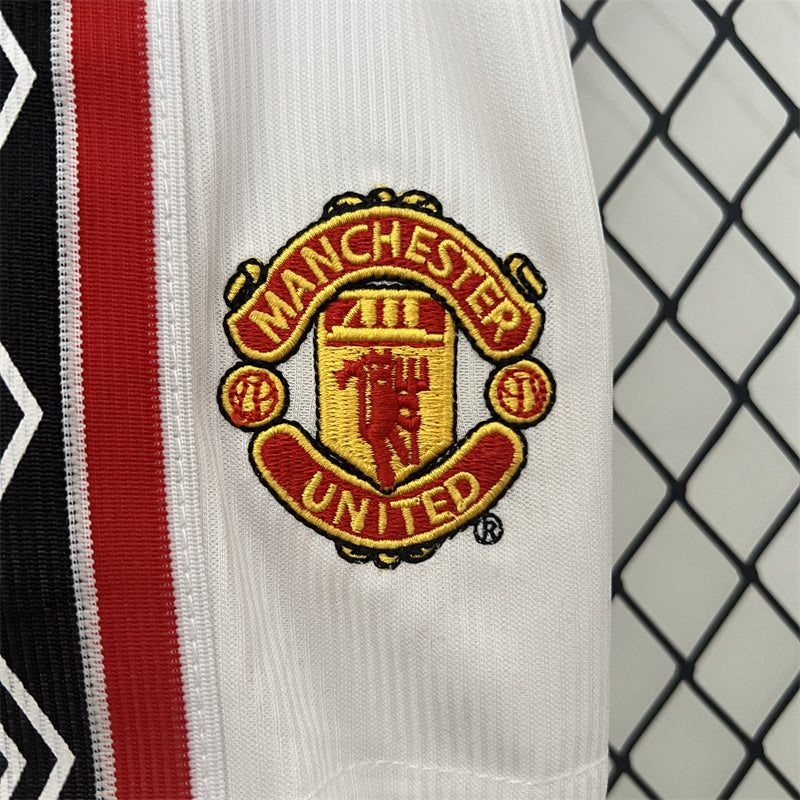 Retro Kids Manchester United Home Jersey 98/99 product image 6