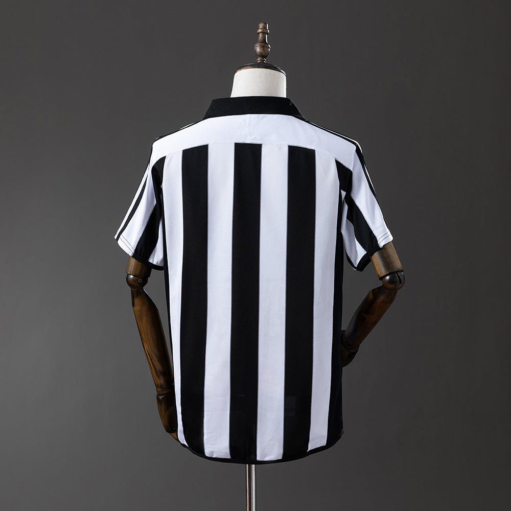 Newcastle United Jersey 2003-05 Home Retro Football Kit product image 2