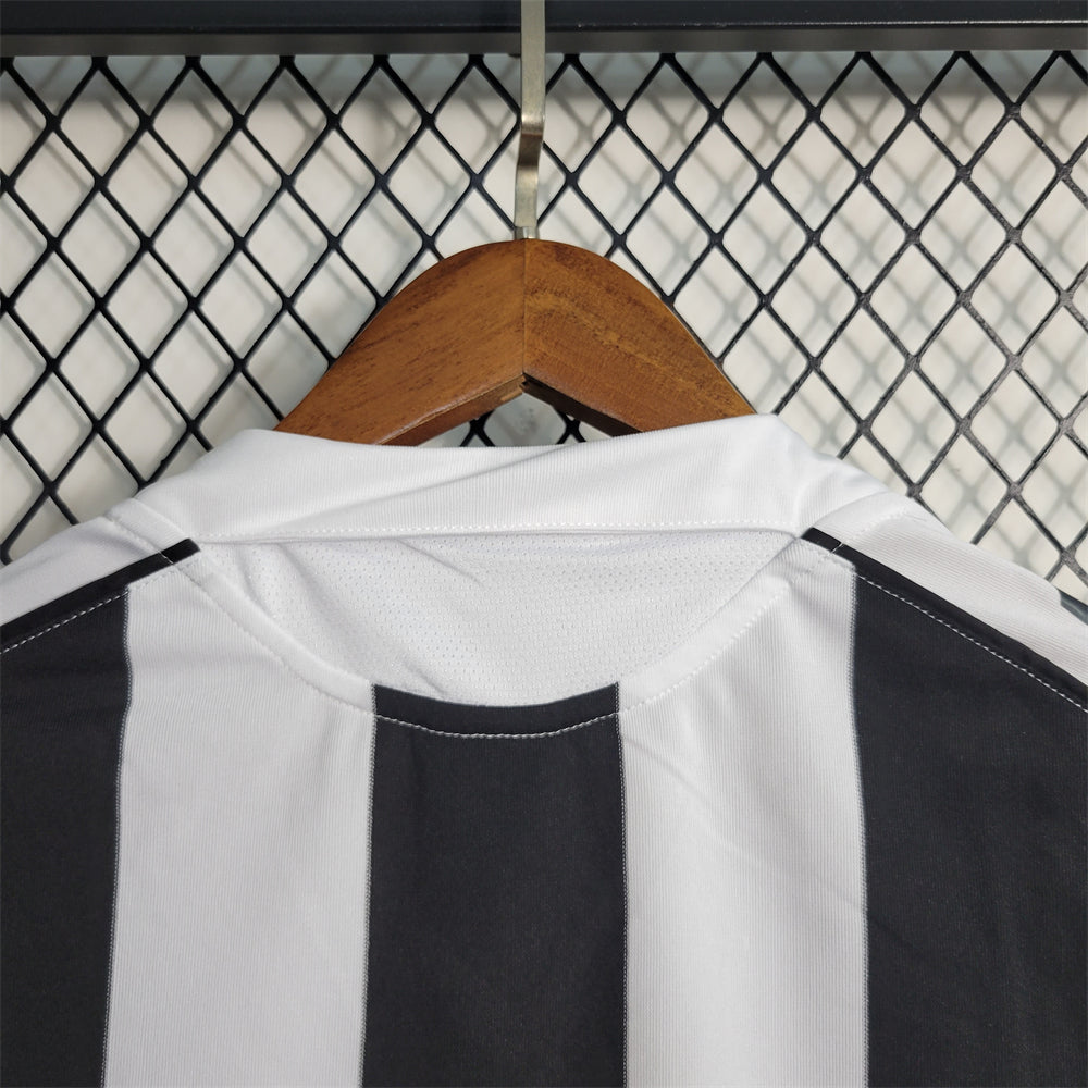 Retro Newcastle United Jersey 2005-07 Home Football Kit product image 10