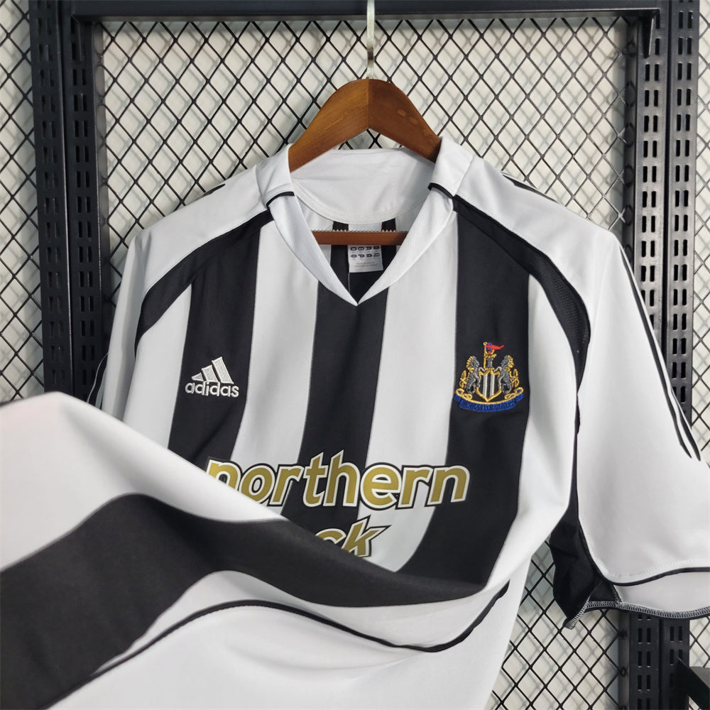 Retro Newcastle United Jersey 2005-07 Home Football Kit product image 8