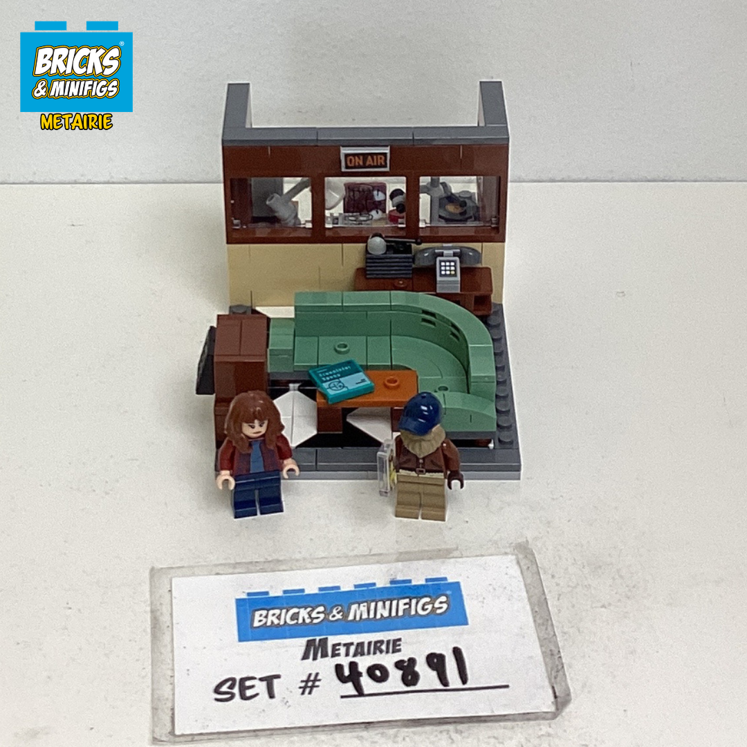 40891 Stranger Things: WSQK Radio Station (U) product image 1, provided for visual reference and product detail review
