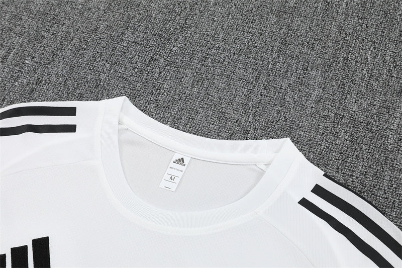 Manchester United Training Tracksuits 25/26 Football Kit product image 4