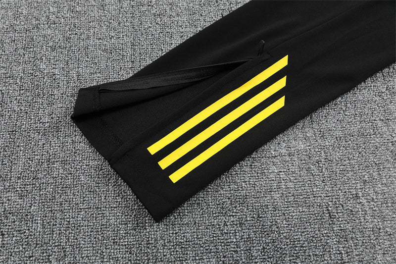 Manchester United Training Tracksuits 25/26 Football Kit product image 15