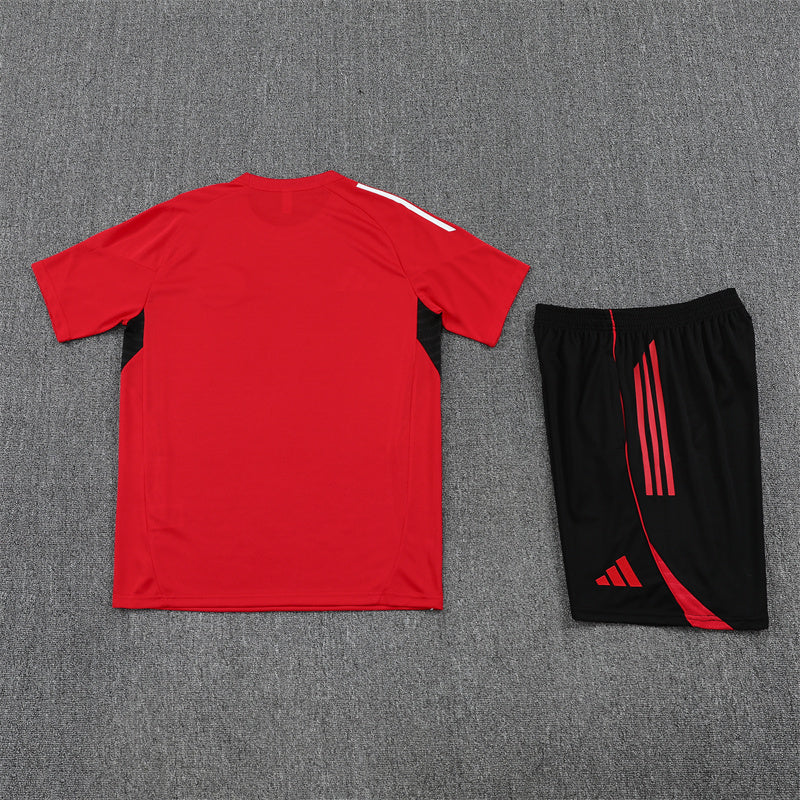 Manchester United Training Tracksuits 25/26 Football Kit product image 9