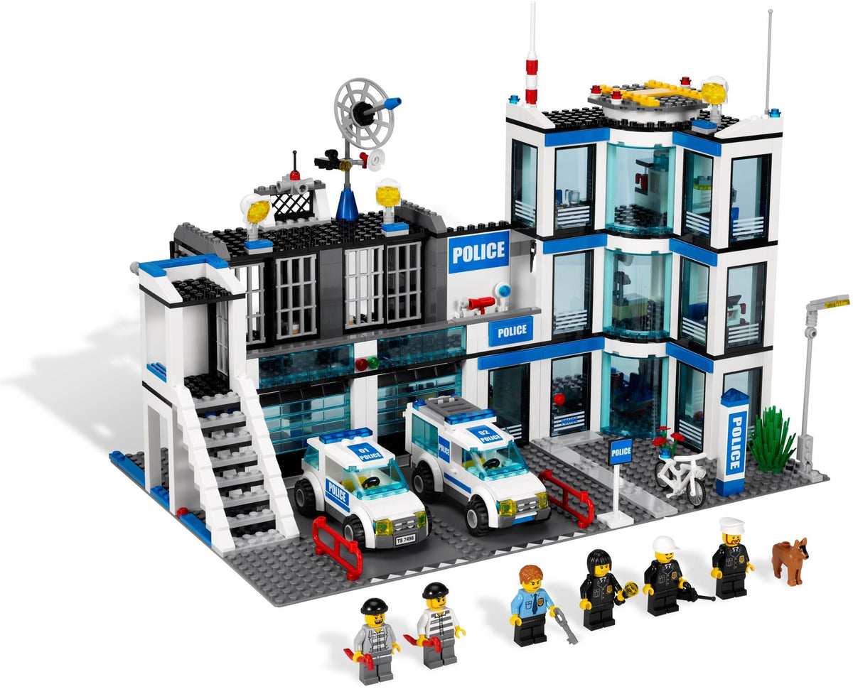 7498 Police Station PRE-OWNED CERTIFIED product image 3, provided for visual reference and product detail review