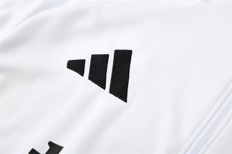 Manchester United Training Tracksuits 25/26 Football Kit product image 4