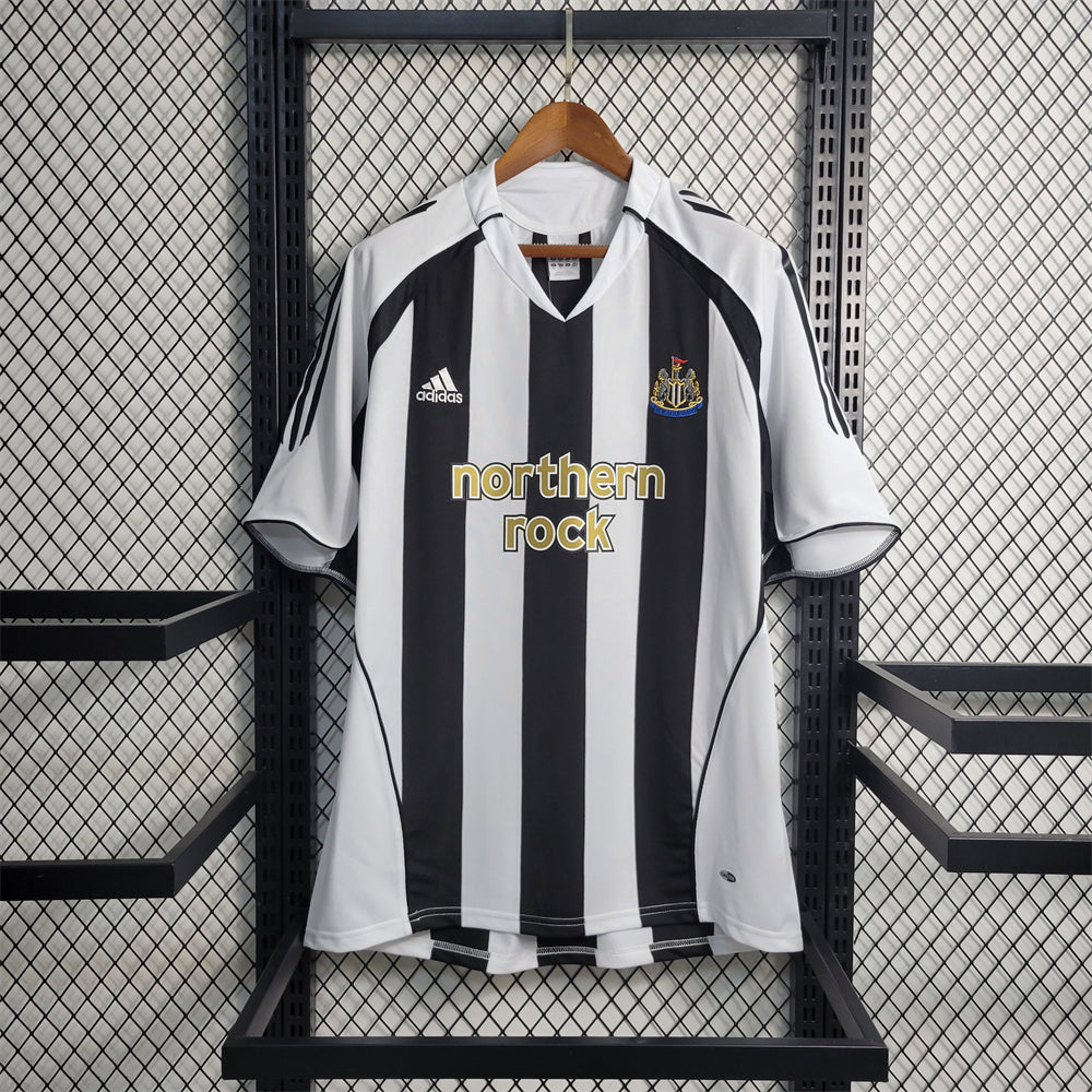 Retro Newcastle United Jersey 2005-07 Home Football Kit product image 1