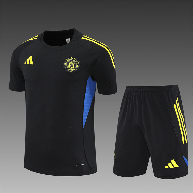 Manchester United Training Tracksuits 25/26 Football Kit product image 1