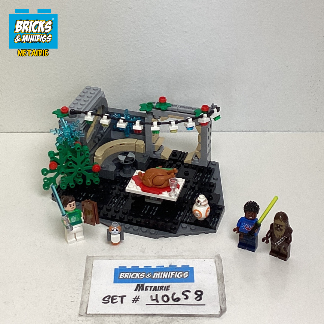 40658 Millennium Falcon Holiday Diorama (U) product image 1, provided for visual reference and product detail review