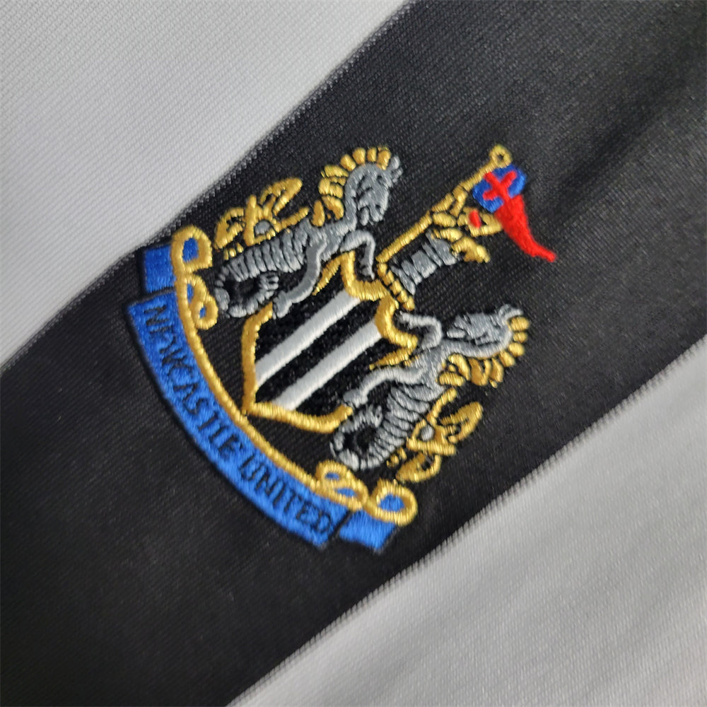 Retro Newcastle United Jersey 2005-07 Home Football Kit product image 4