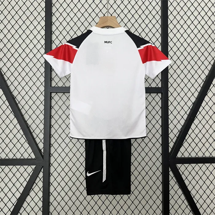 Retro Kids Manchester United Away Jersey 10/11 product image 10