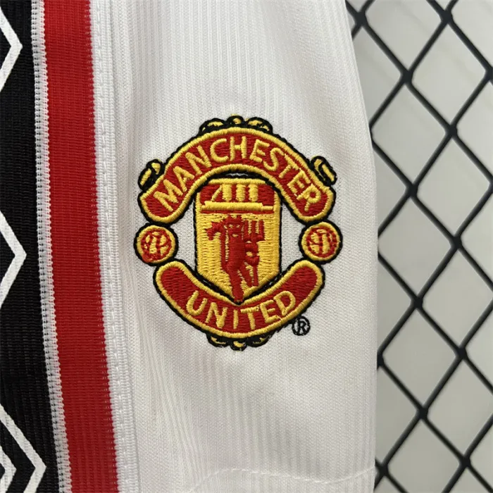 Retro Kids Manchester United Home Jersey 98/99 product image 6
