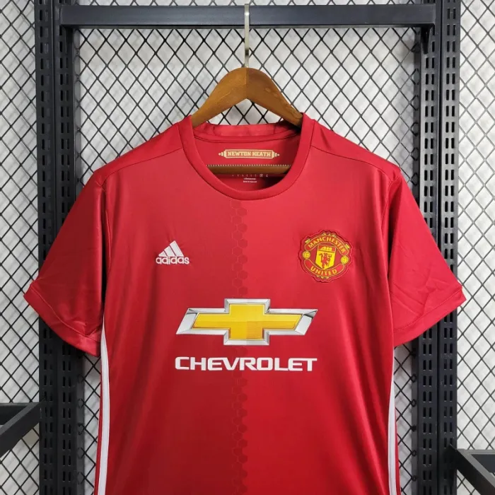 Retro Manchester United Home Kit 16/17 Football Jersey product image 1