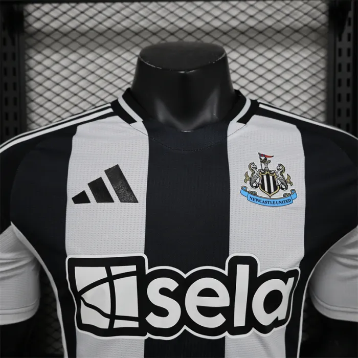 Player Version Newcastle United Home Kit 24/25 Football product image 2