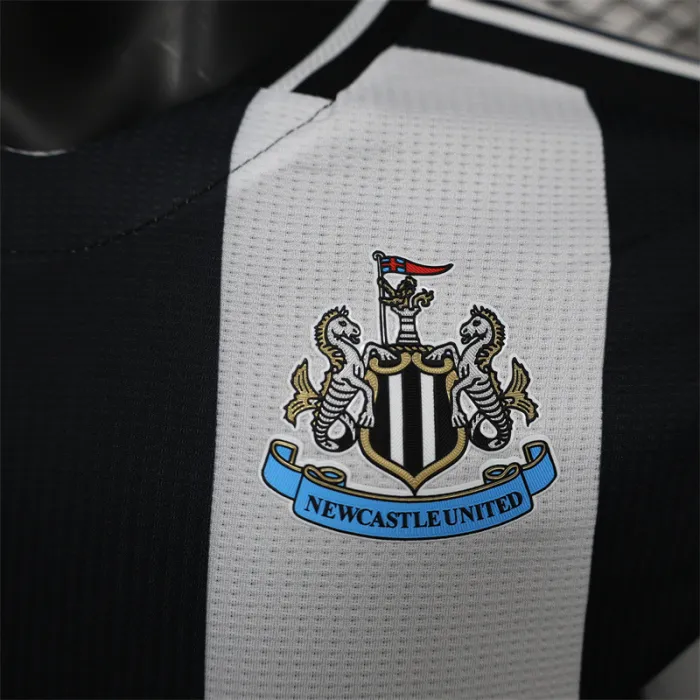 Player Version Newcastle United Home Kit 24/25 Football product image 3