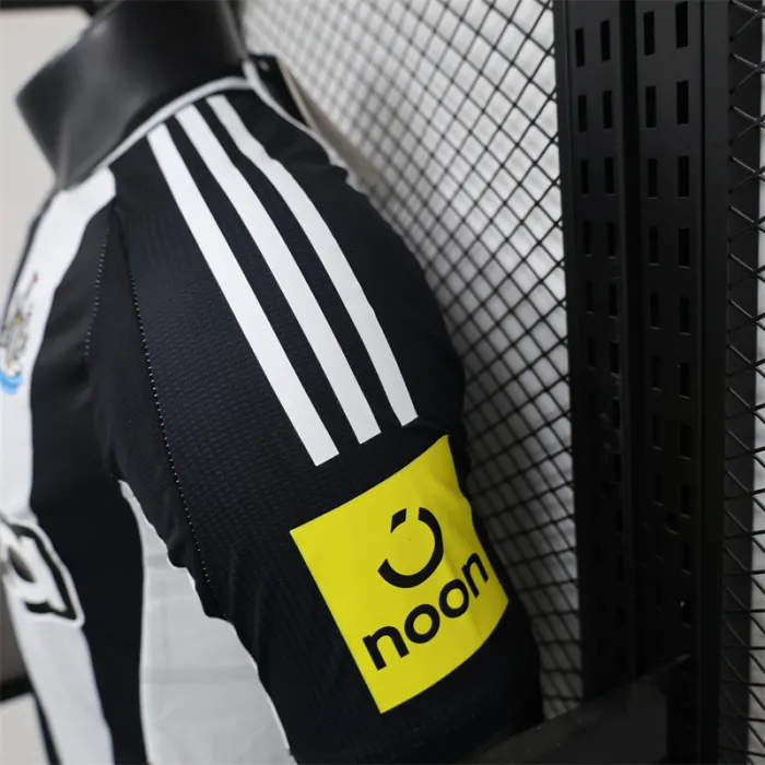 Player Version Newcastle United Home Kit 24/25 Football product image 5