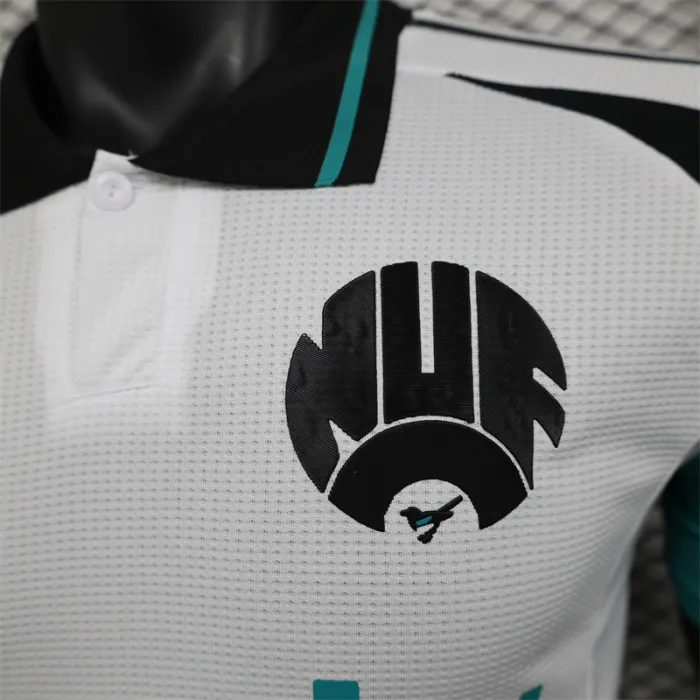 Player Version Newcastle United Third Kit 24/25 Football product image 3
