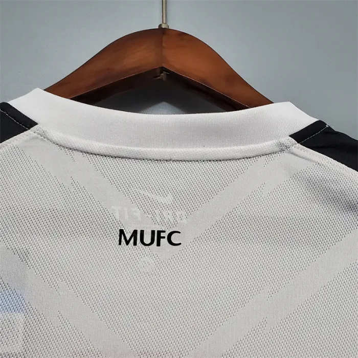 Manchester United Jersey Away Kit 2010/11 Retro Football product image 3