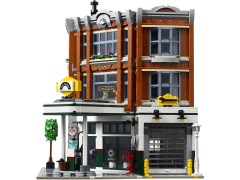 10264 LEGO Corner Garage PRE-OWNED CERTIFIED product image 1, provided for visual reference and product detail review